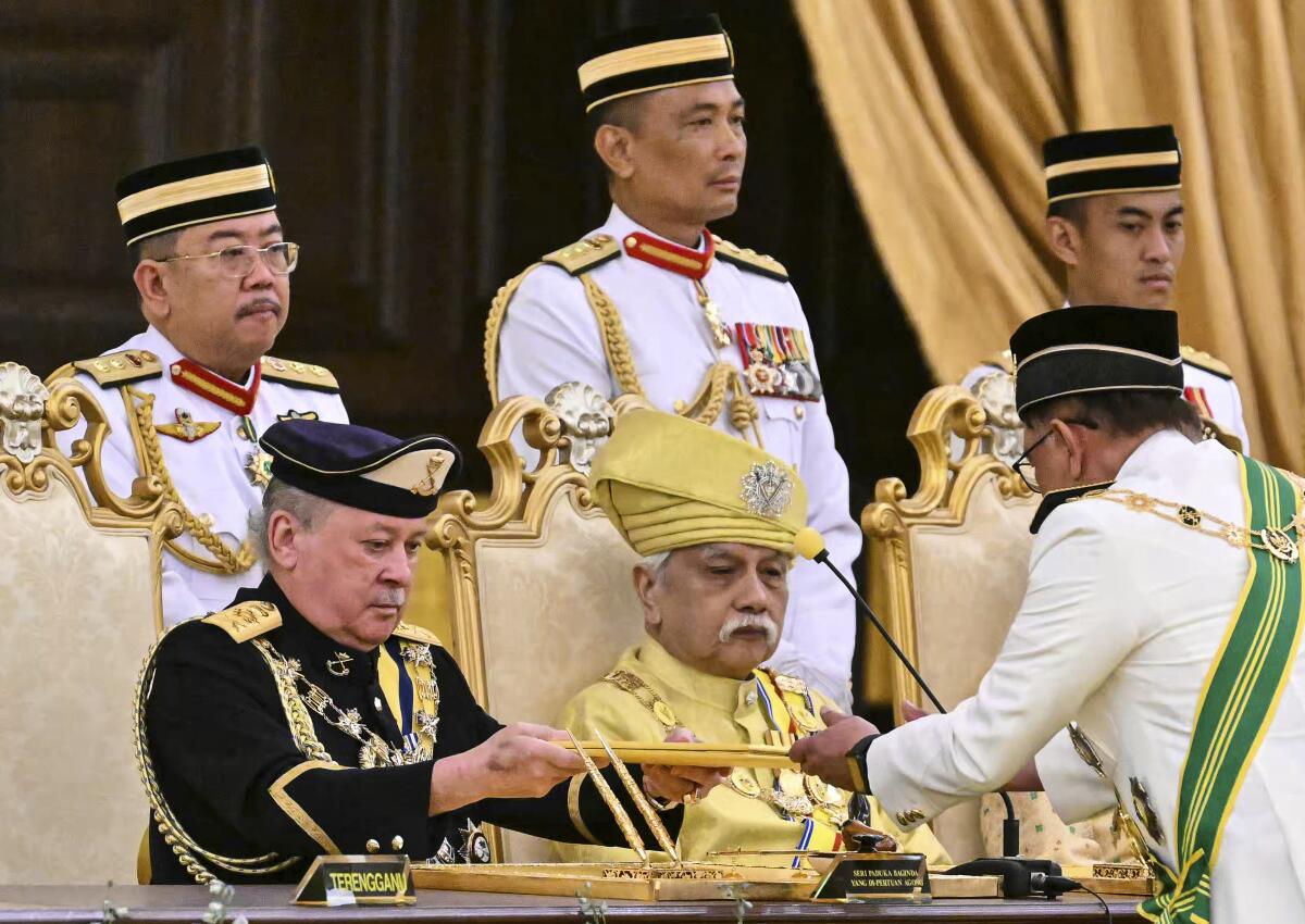 Billionaire Sultan Takes Oath as Malaysia’s 17th King in Unique Monarchy System