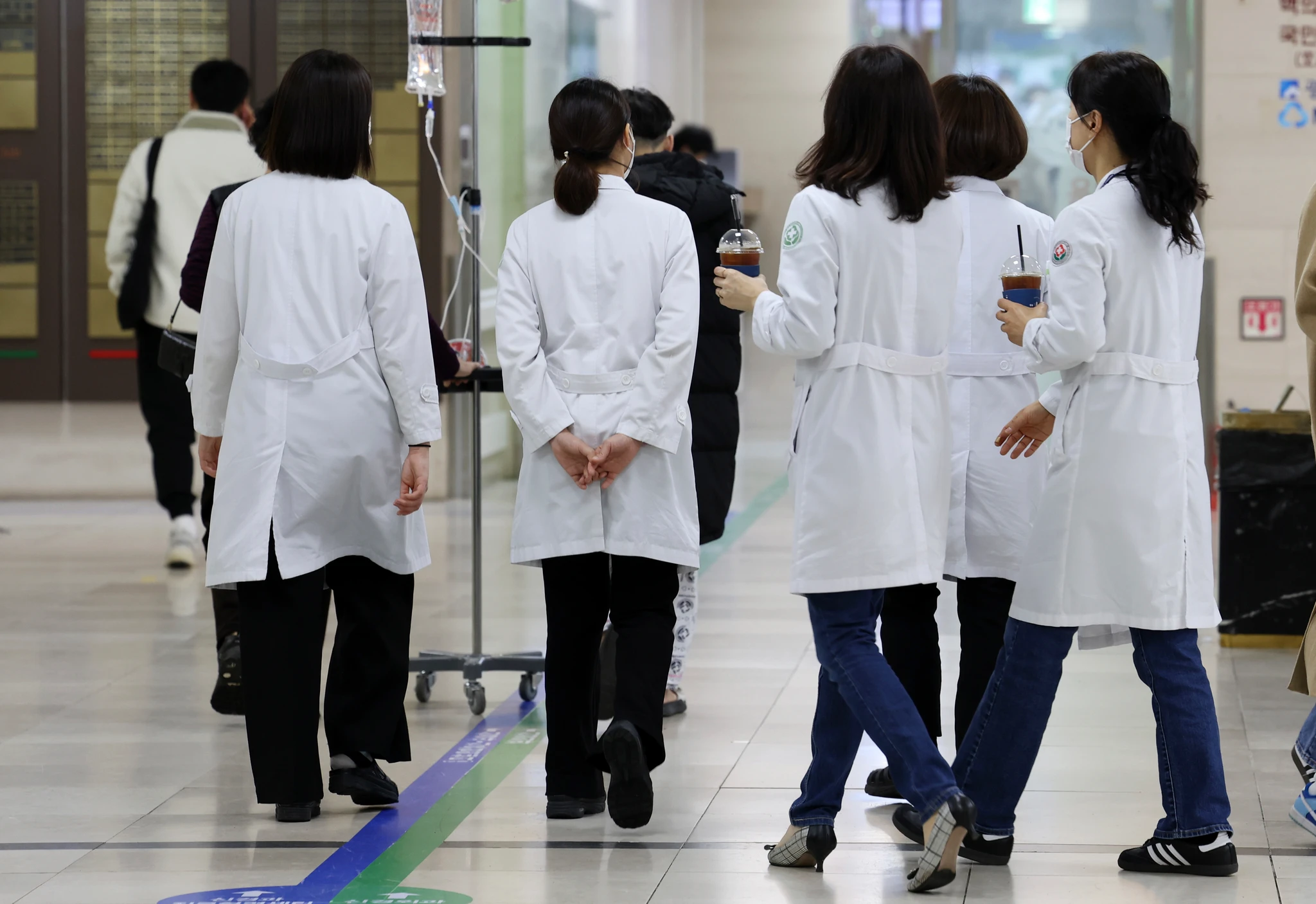 South Korea orders striking doctors to return to work