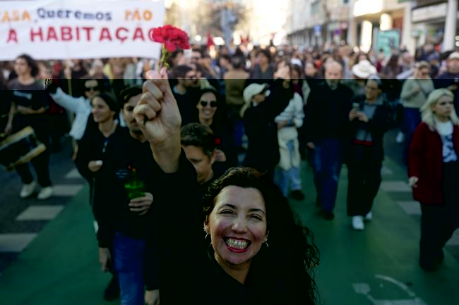 Corruption scandals cast a shadow over Portugal’s early general election and may favor populists