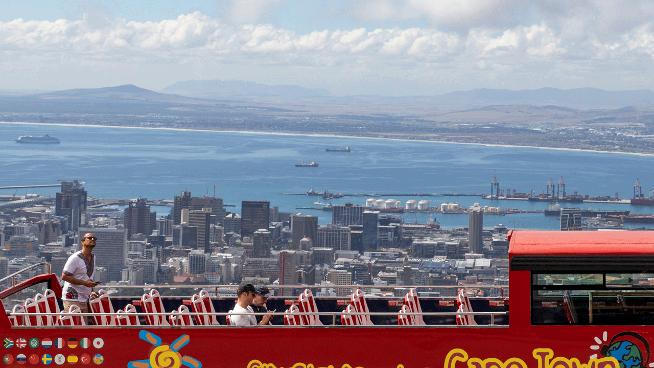 Ship carrying 19,000 cattle causes big stink in the South African city of Cape Town